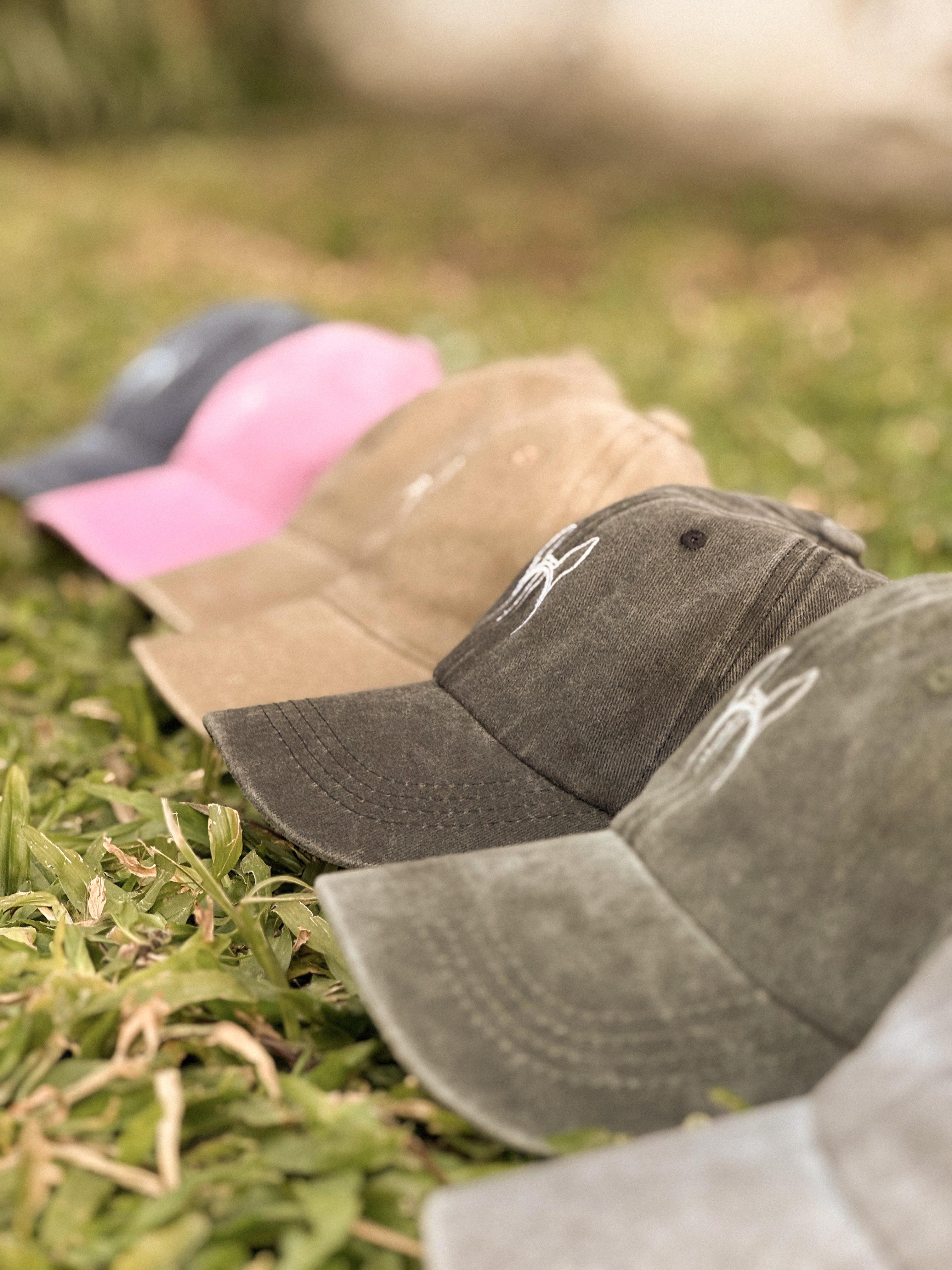 Gorro de visera bordado